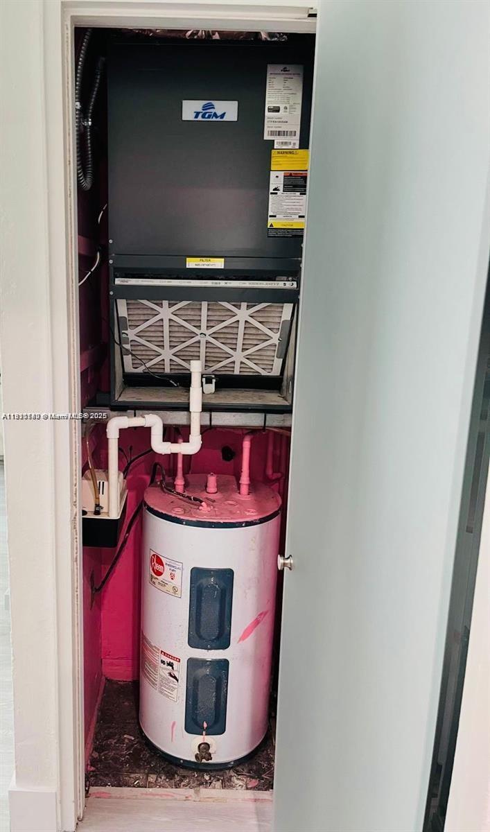 LINCOLN PARK SIXTH ADD - Residential Lease