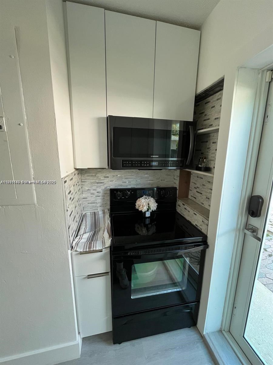 LINCOLN PARK SIXTH ADD - Residential Lease