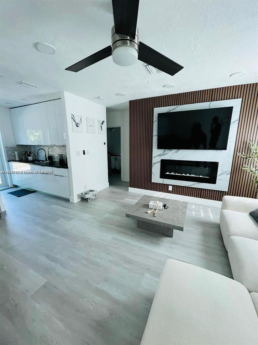 LINCOLN PARK SIXTH ADD - Residential Lease