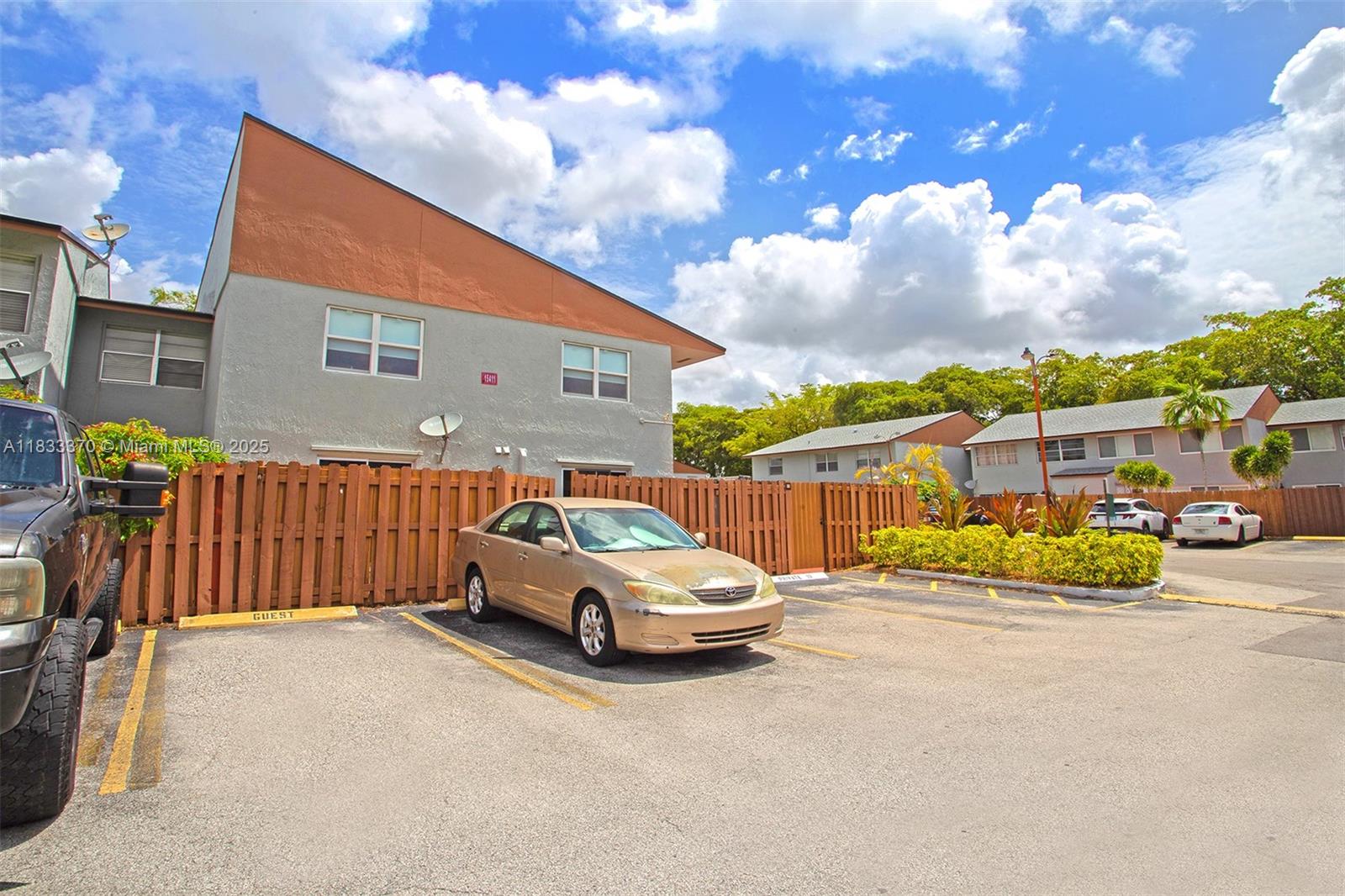 15411 SW 81st Cir Ln 34, Miami, FL, 33193/$270,000 1 15411 SW 81st Cir Ln 34