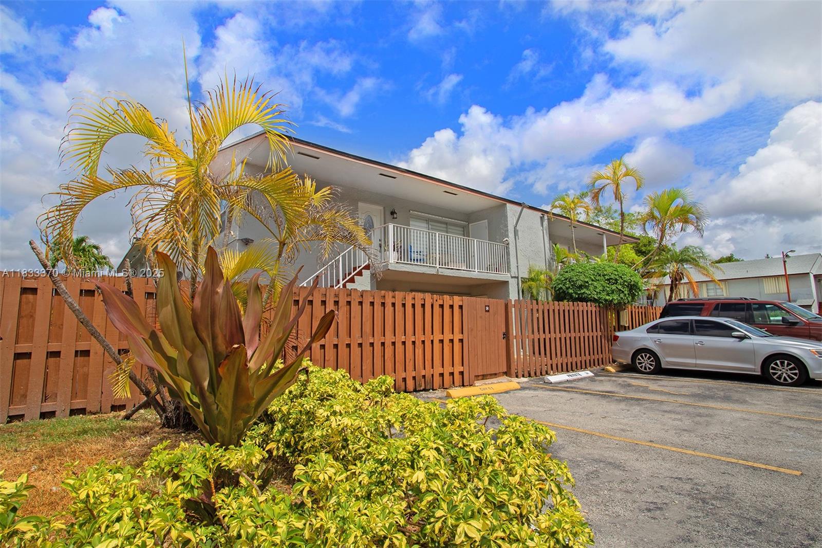 15411 SW 81st Cir Ln 34, Miami, FL, 33193/$270,000 2 15411 SW 81st Cir Ln 34