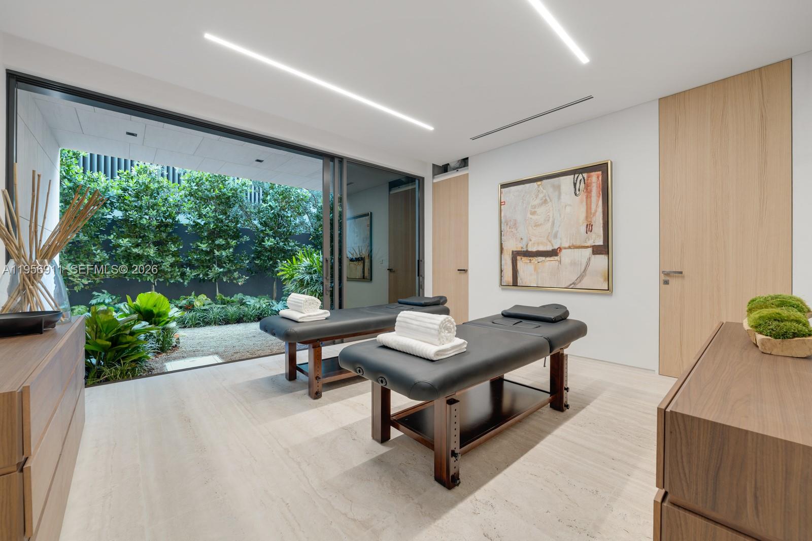 GOLDEN BEACH SEC C - Residential