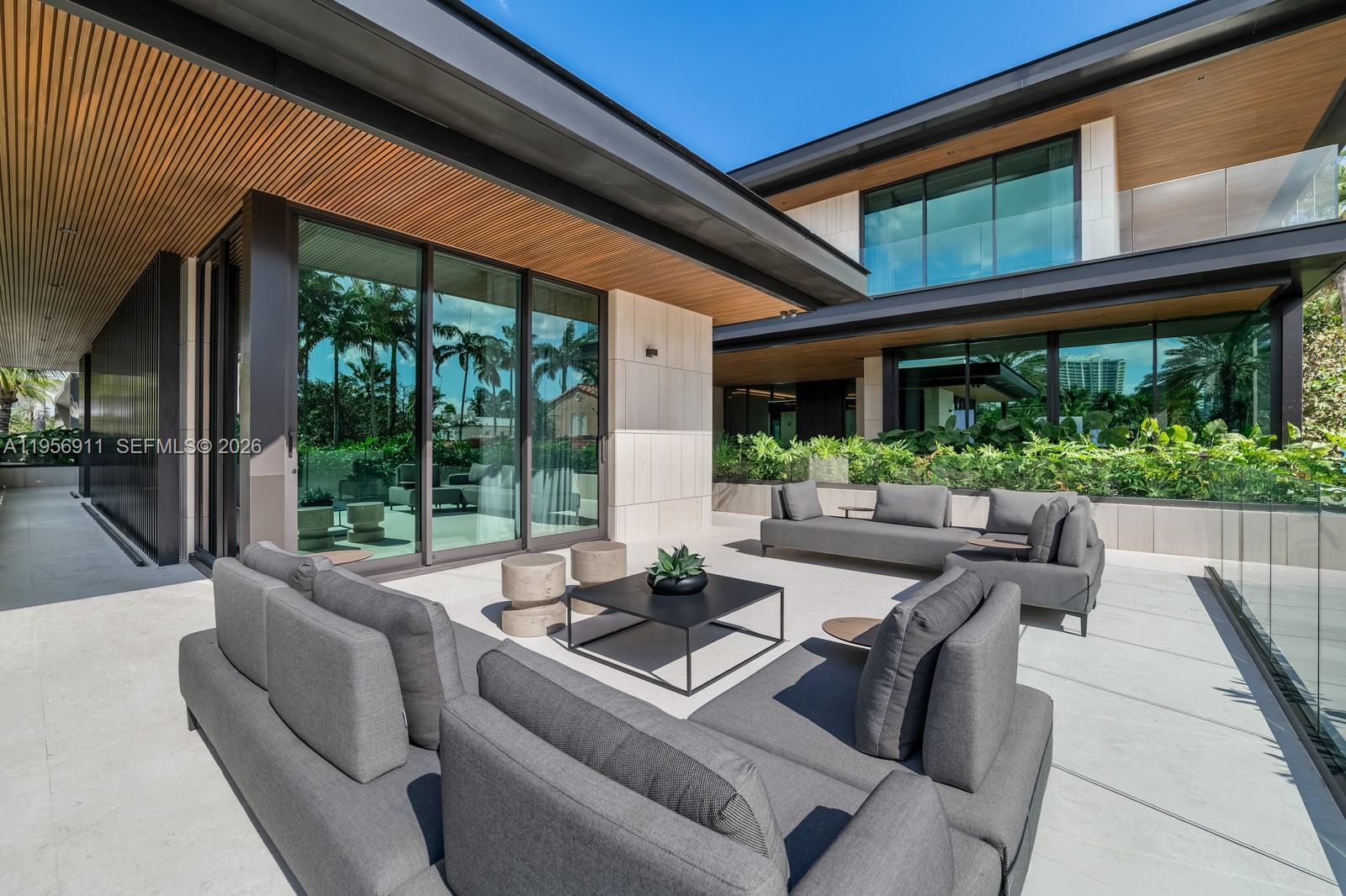 GOLDEN BEACH SEC C - Residential