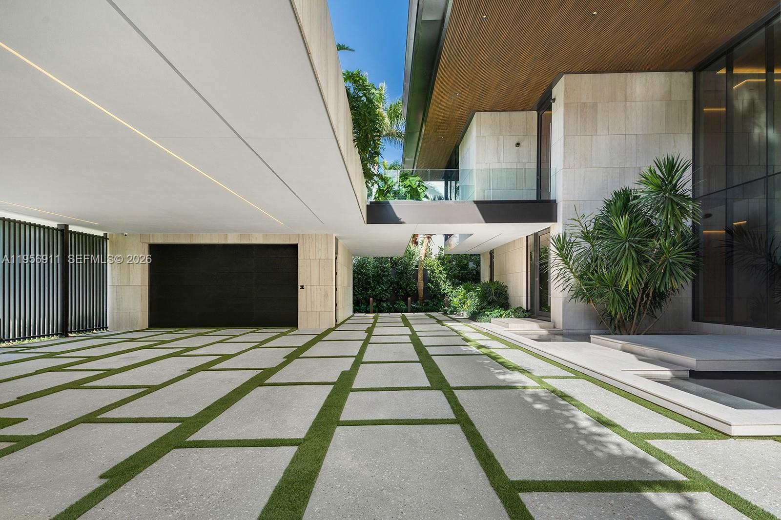 GOLDEN BEACH SEC C - Residential