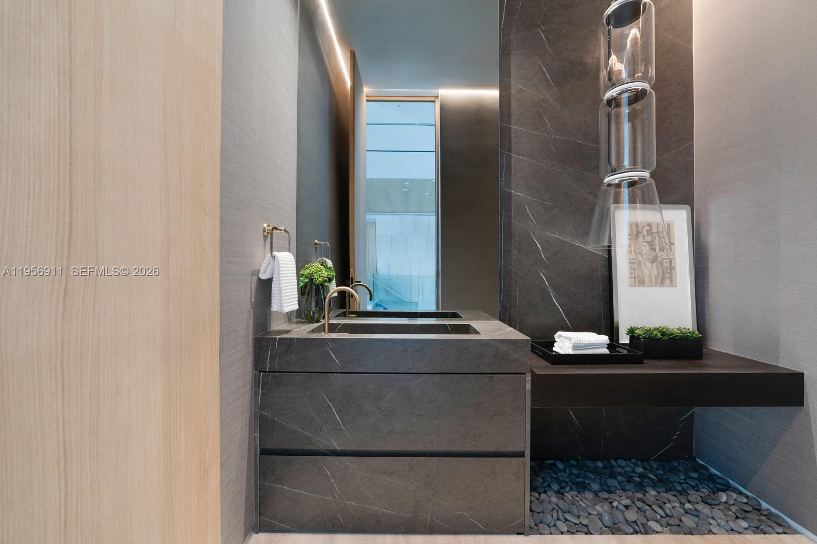 GOLDEN BEACH SEC C - Residential