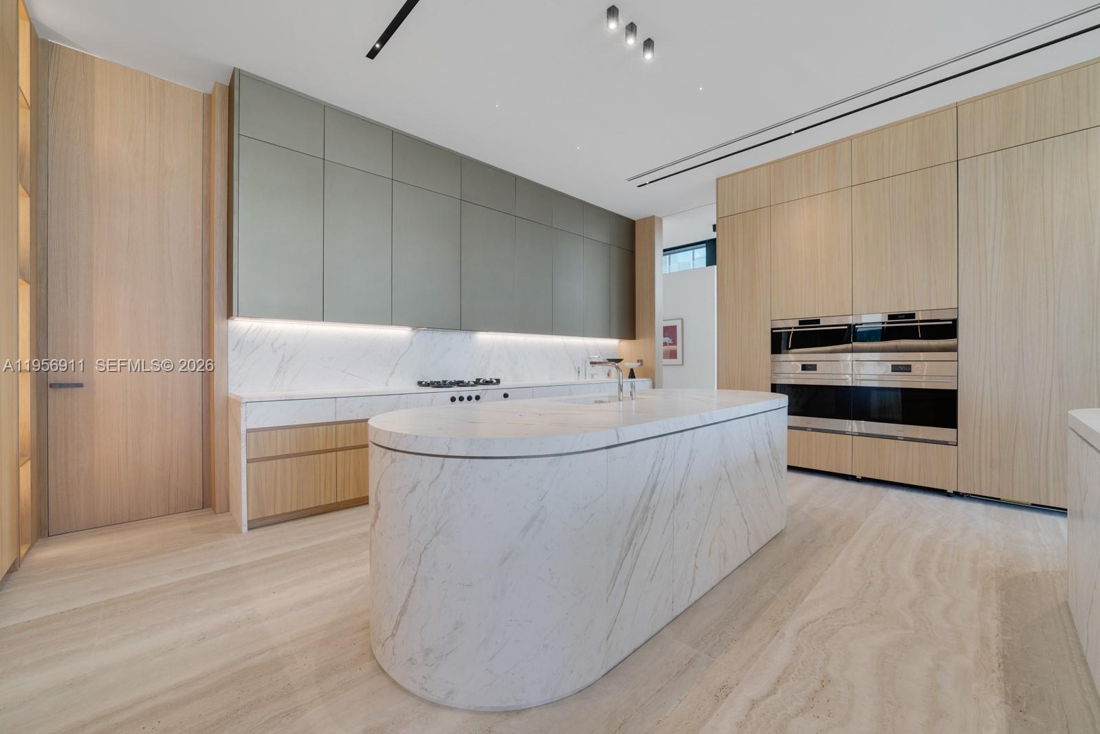 GOLDEN BEACH SEC C - Residential