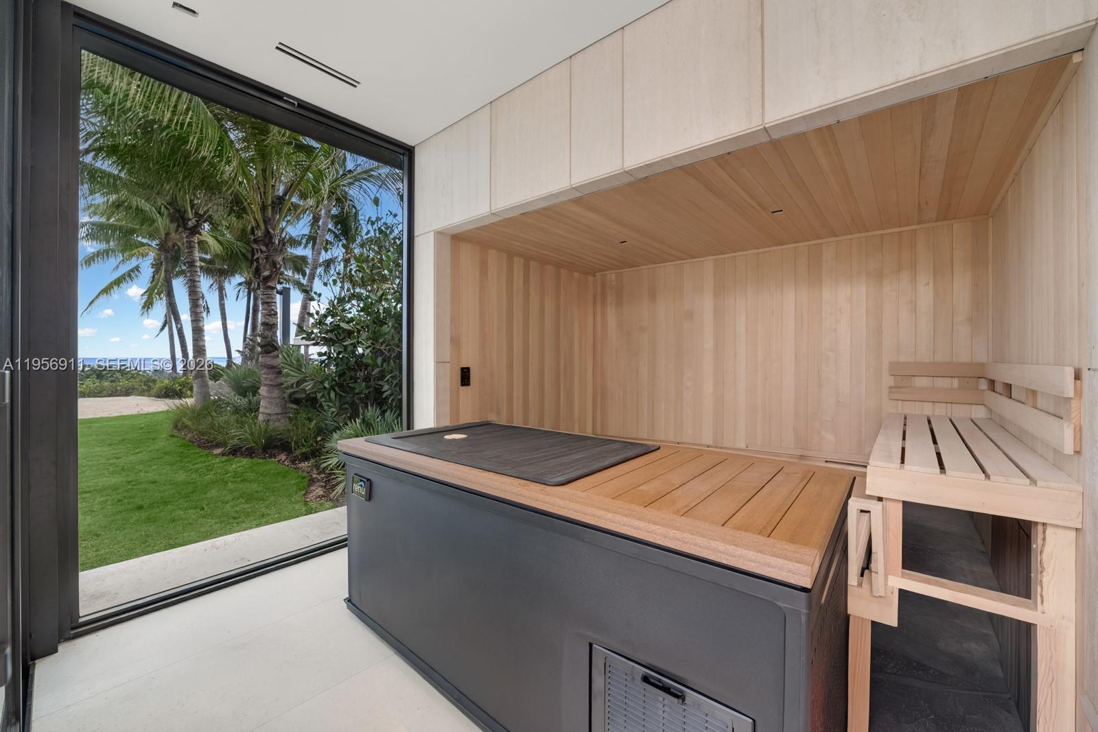 GOLDEN BEACH SEC C - Residential