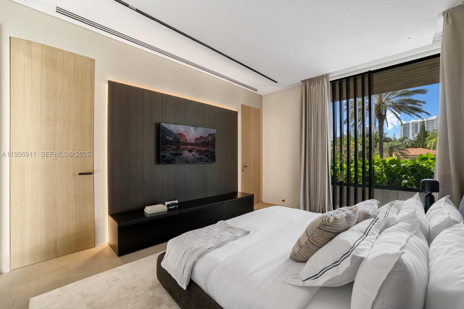 GOLDEN BEACH SEC C - Residential