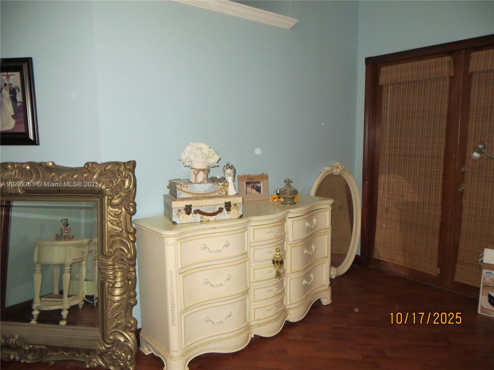 THE MANSIONS - Residential