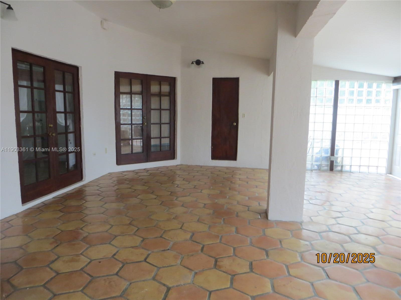 THE MANSIONS - Residential