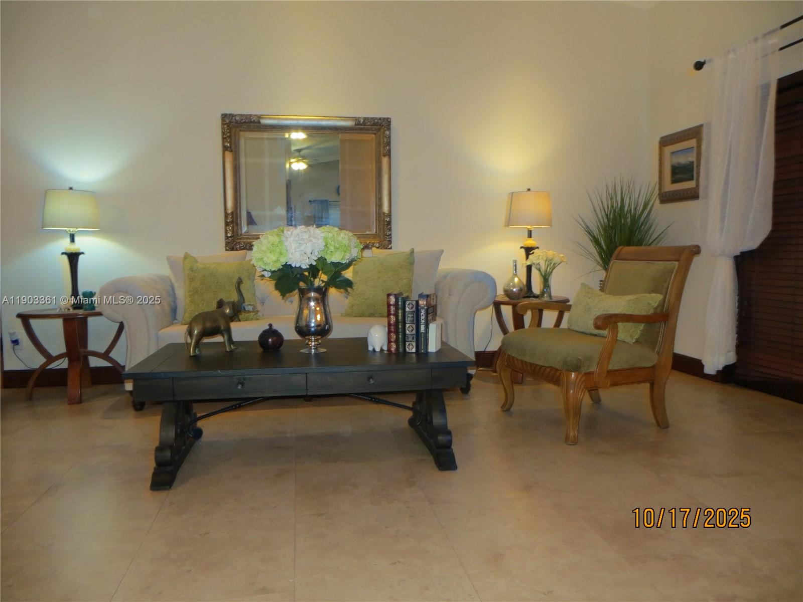 THE MANSIONS - Residential