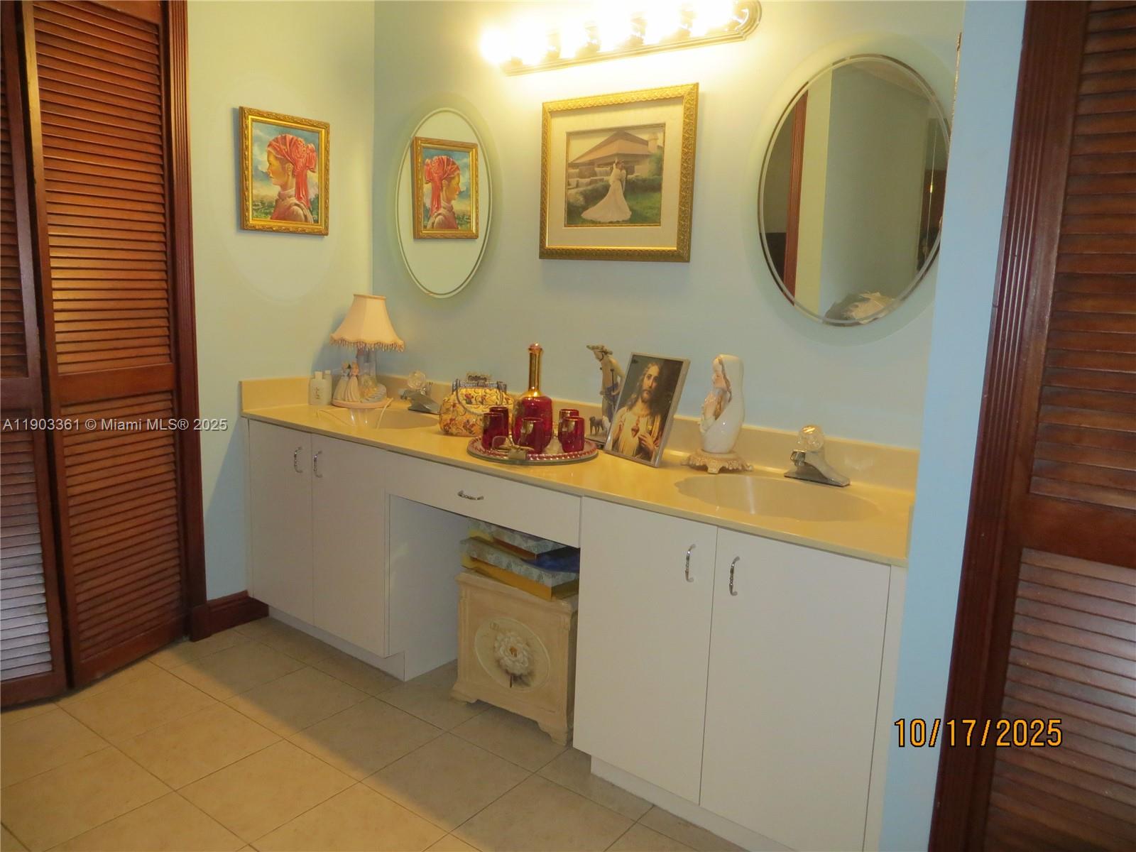 THE MANSIONS - Residential