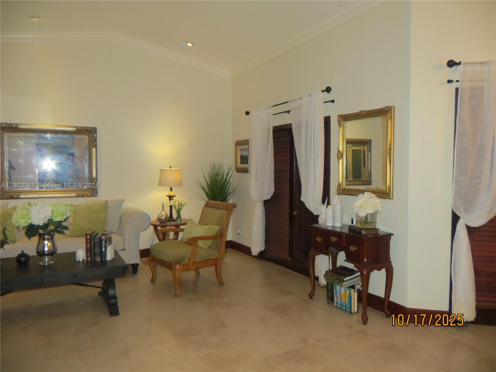 THE MANSIONS - Residential