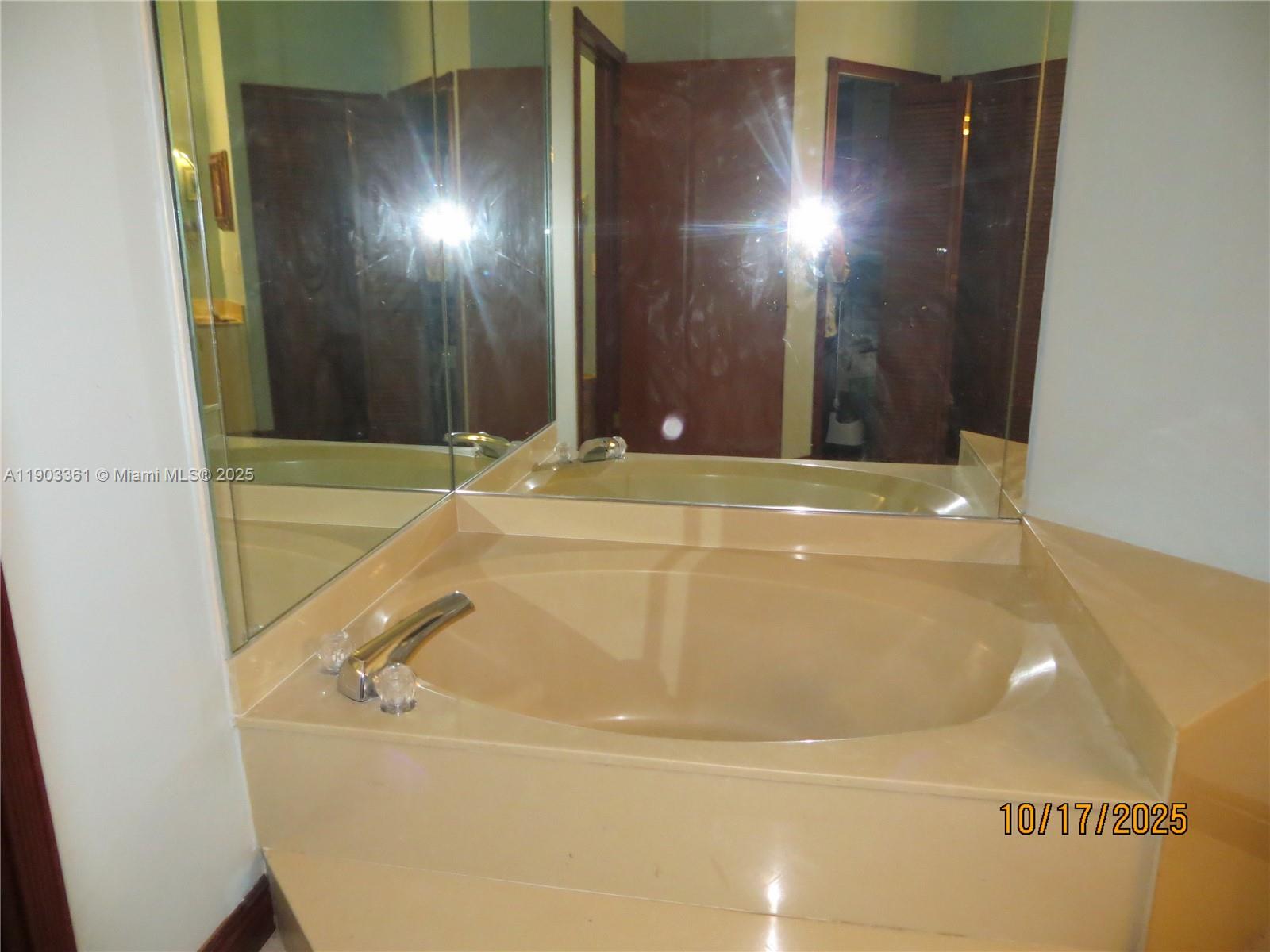 THE MANSIONS - Residential