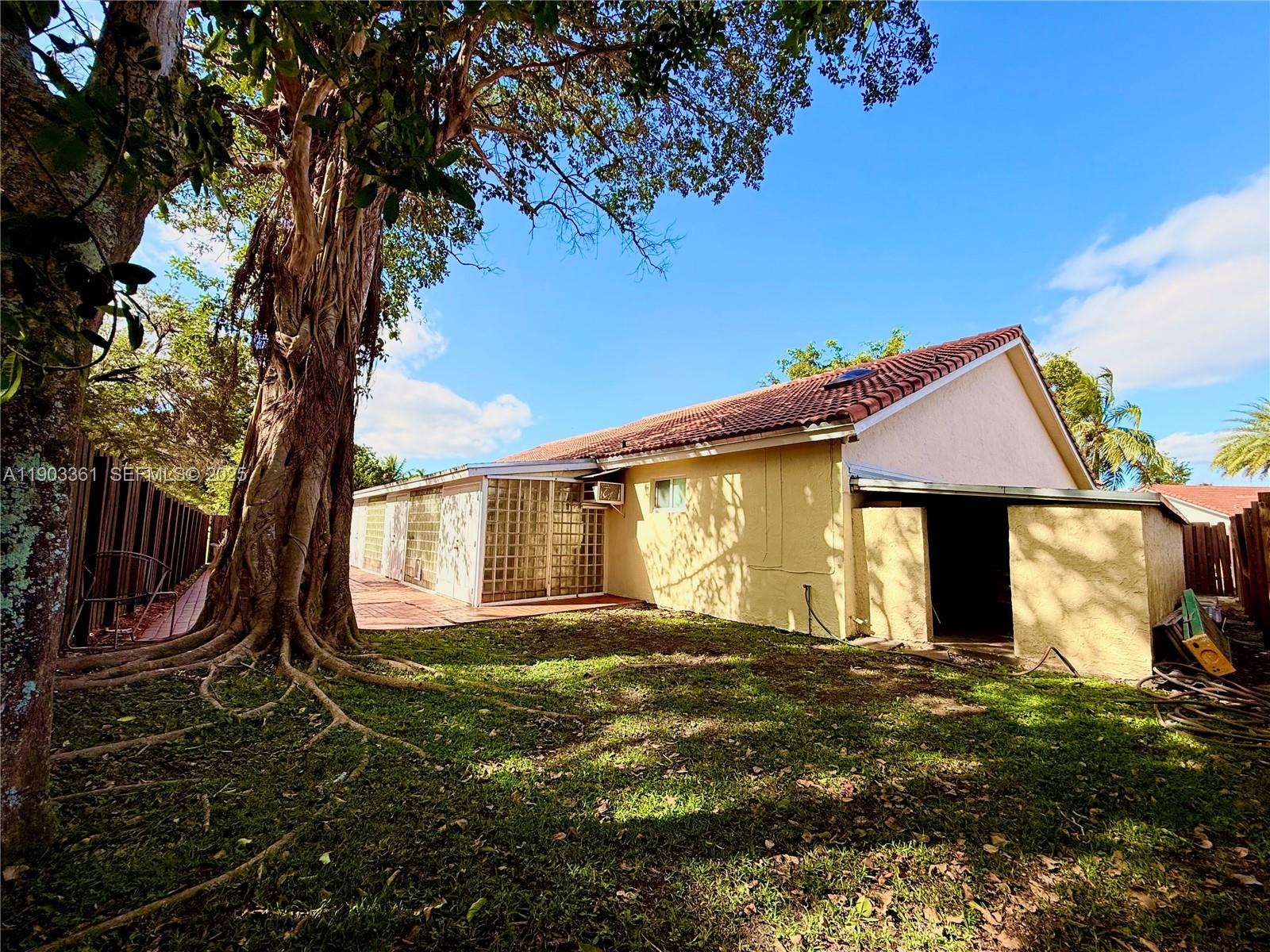 THE MANSIONS - Residential