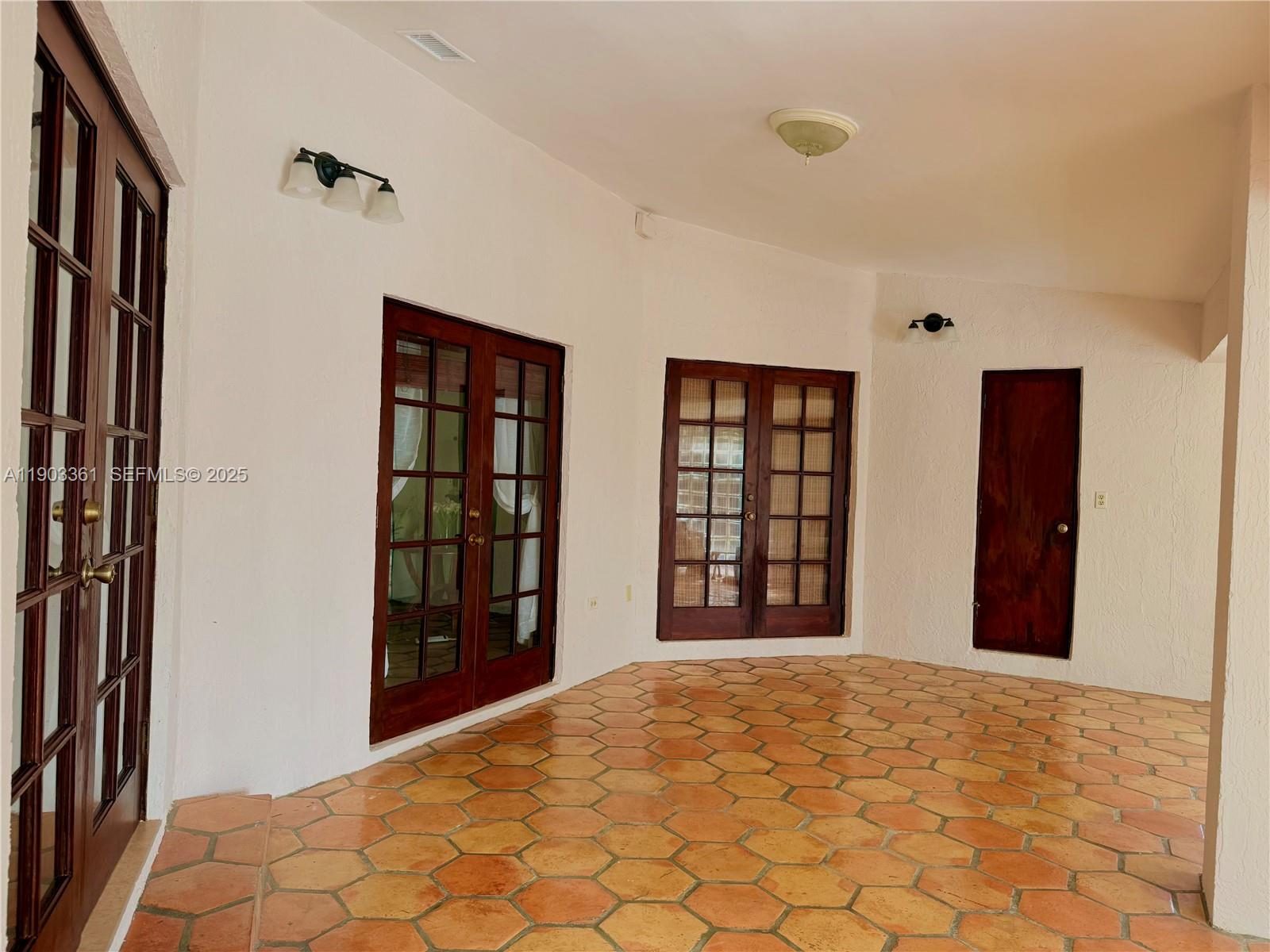 THE MANSIONS - Residential