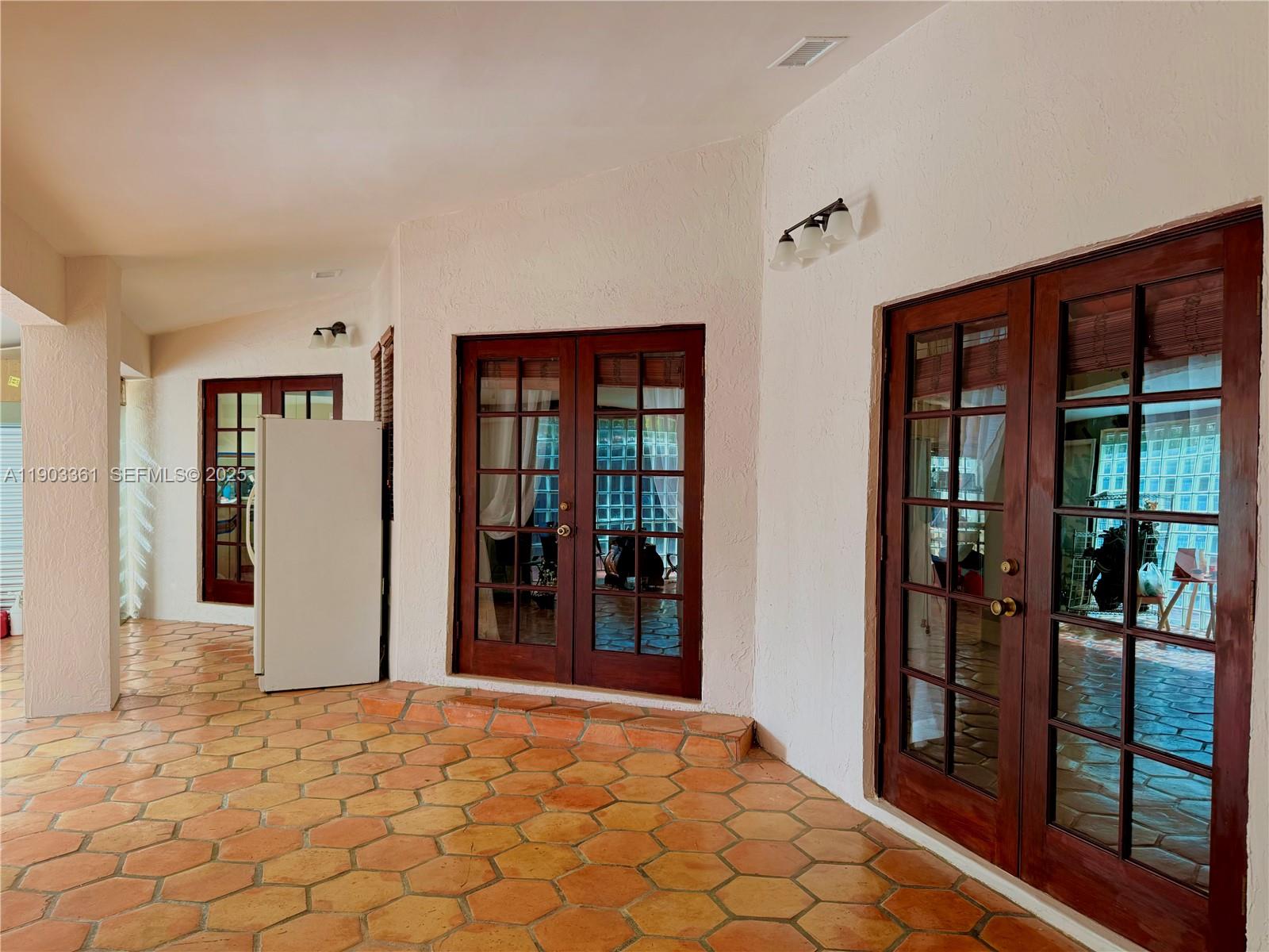 THE MANSIONS - Residential