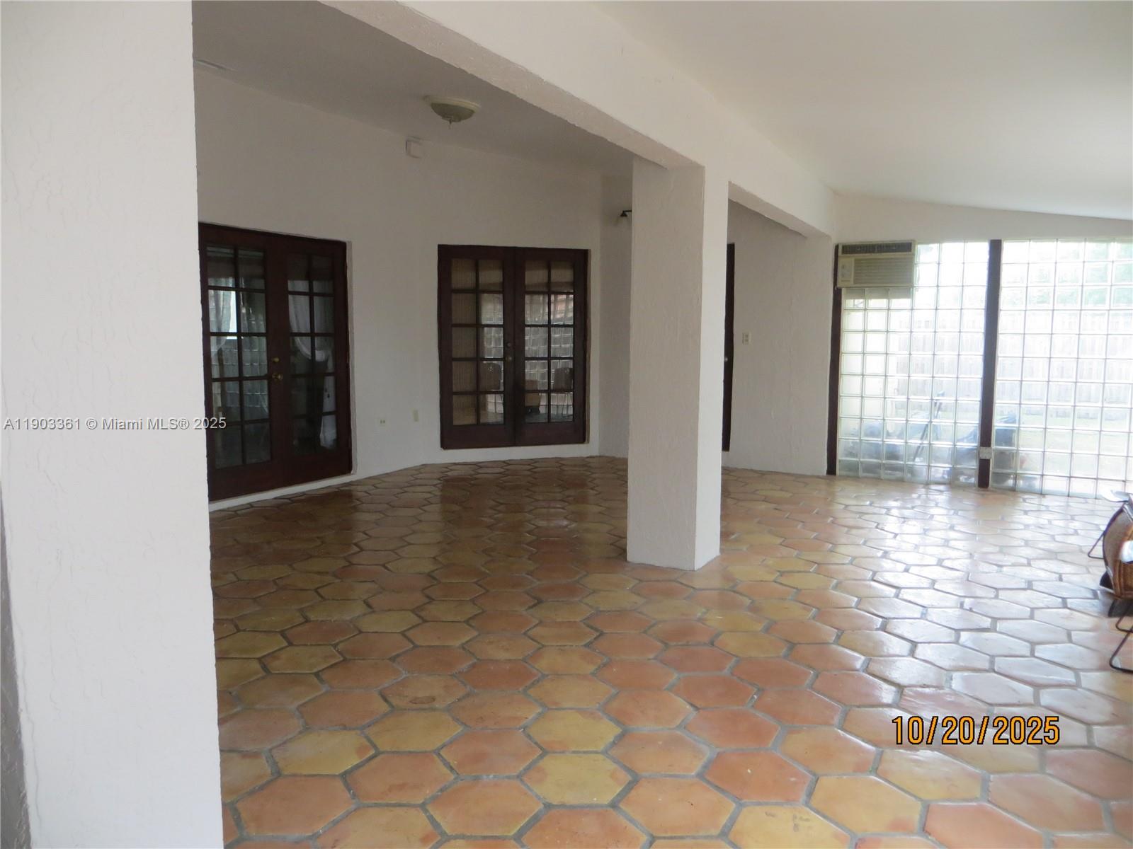 THE MANSIONS - Residential