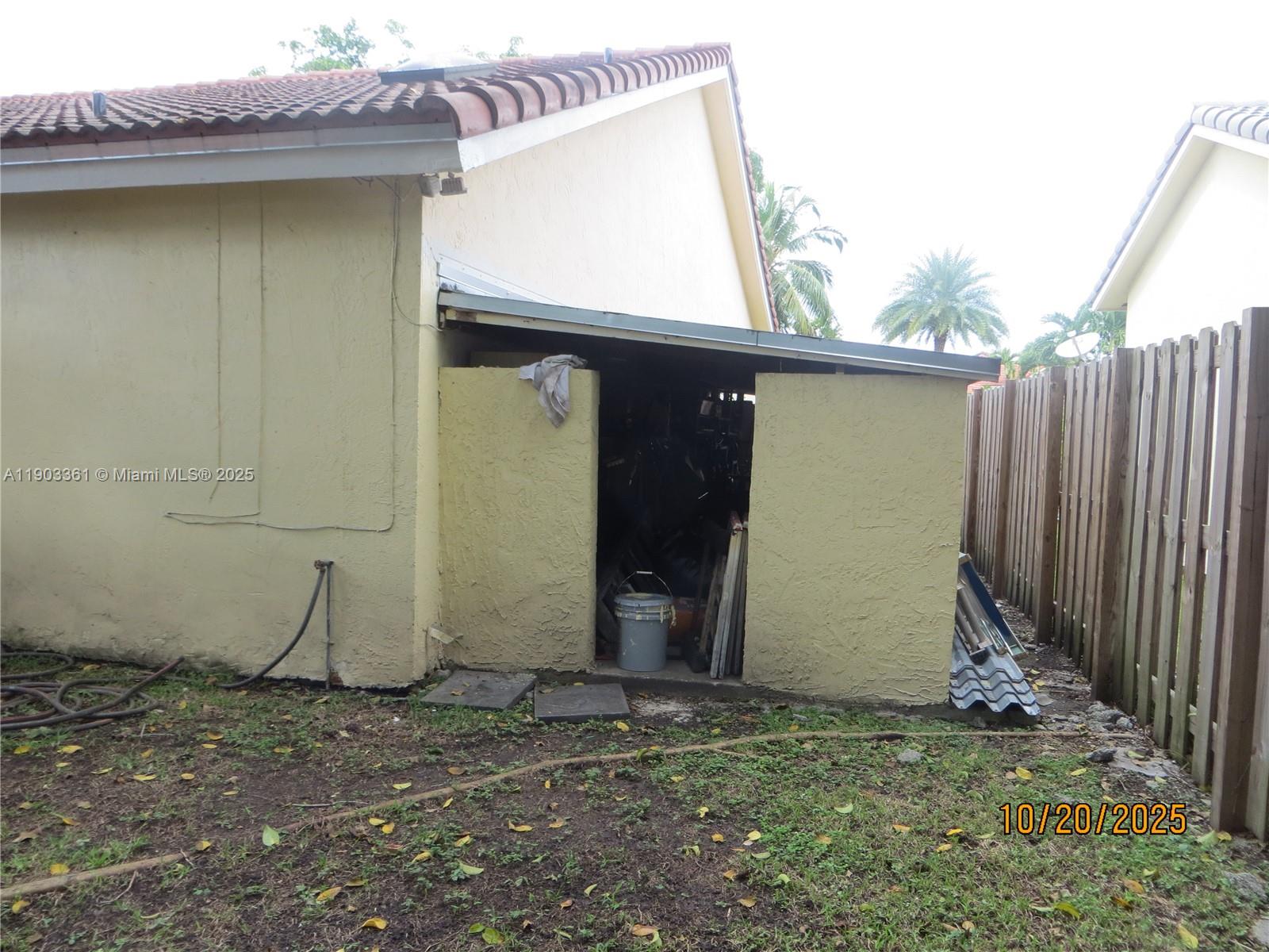 THE MANSIONS - Residential