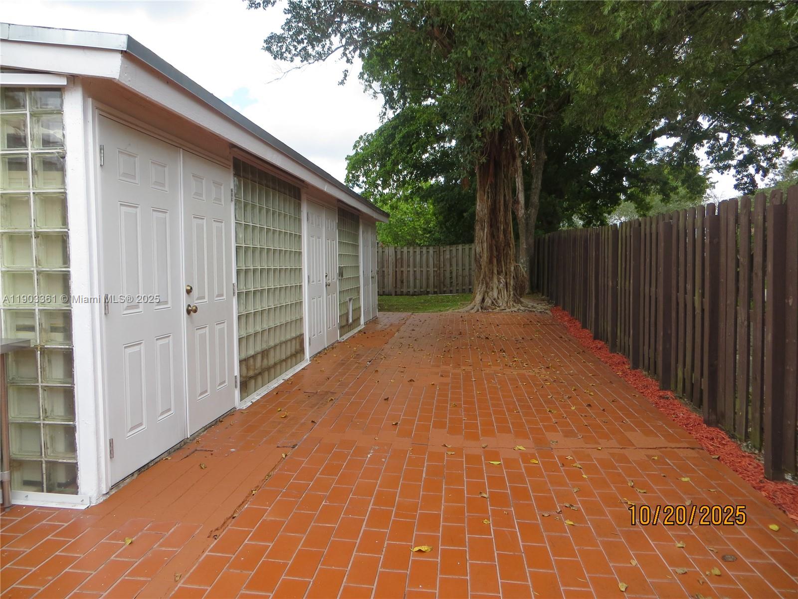 THE MANSIONS - Residential