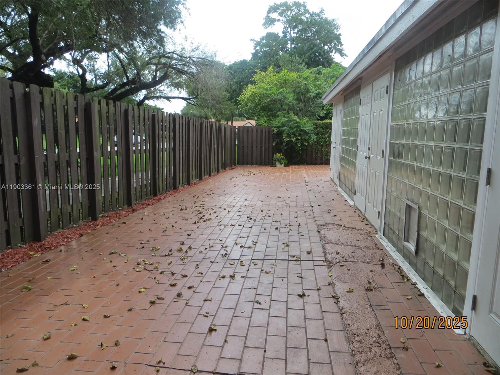 THE MANSIONS - Residential