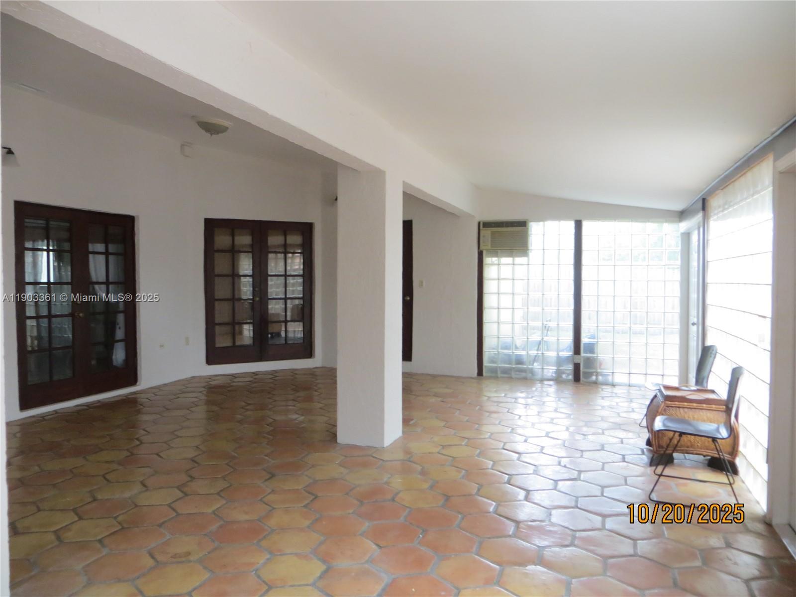 THE MANSIONS - Residential