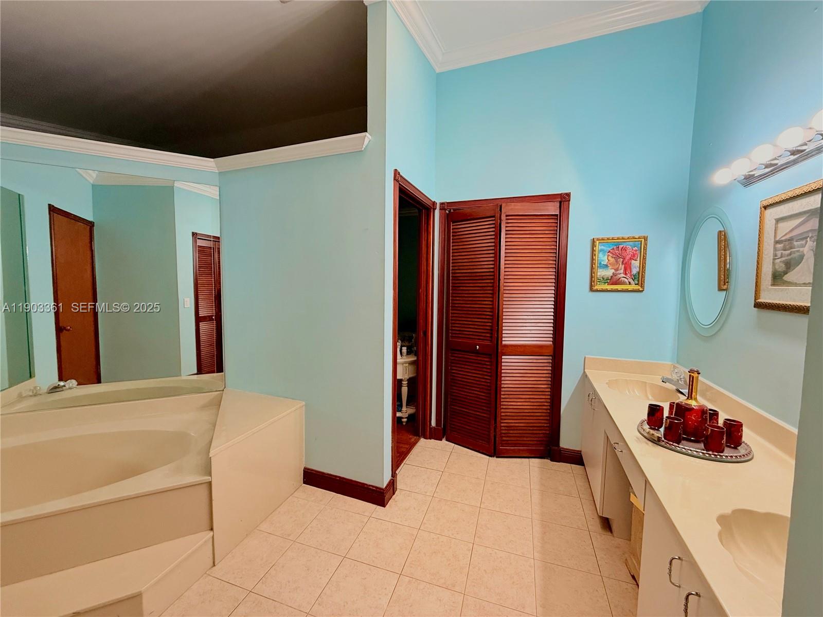 THE MANSIONS - Residential