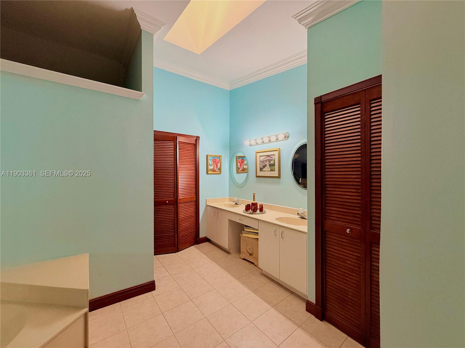 THE MANSIONS - Residential