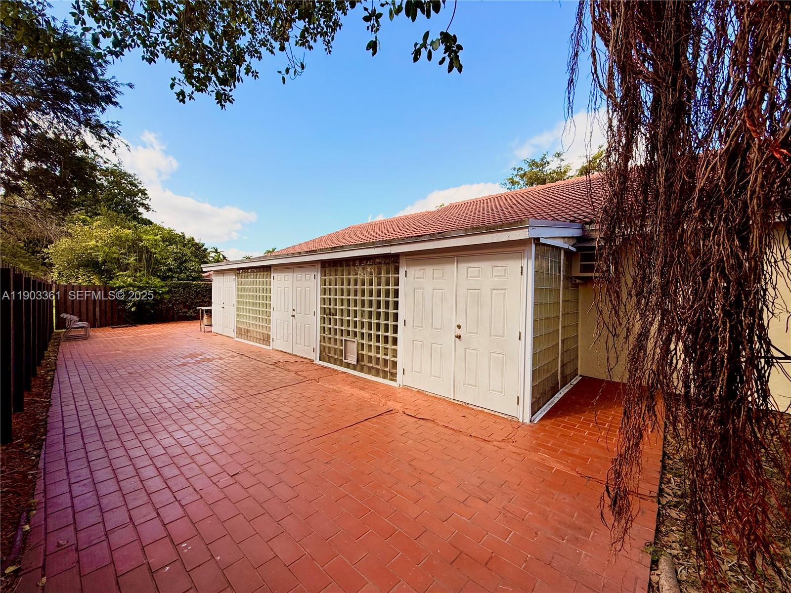 THE MANSIONS - Residential