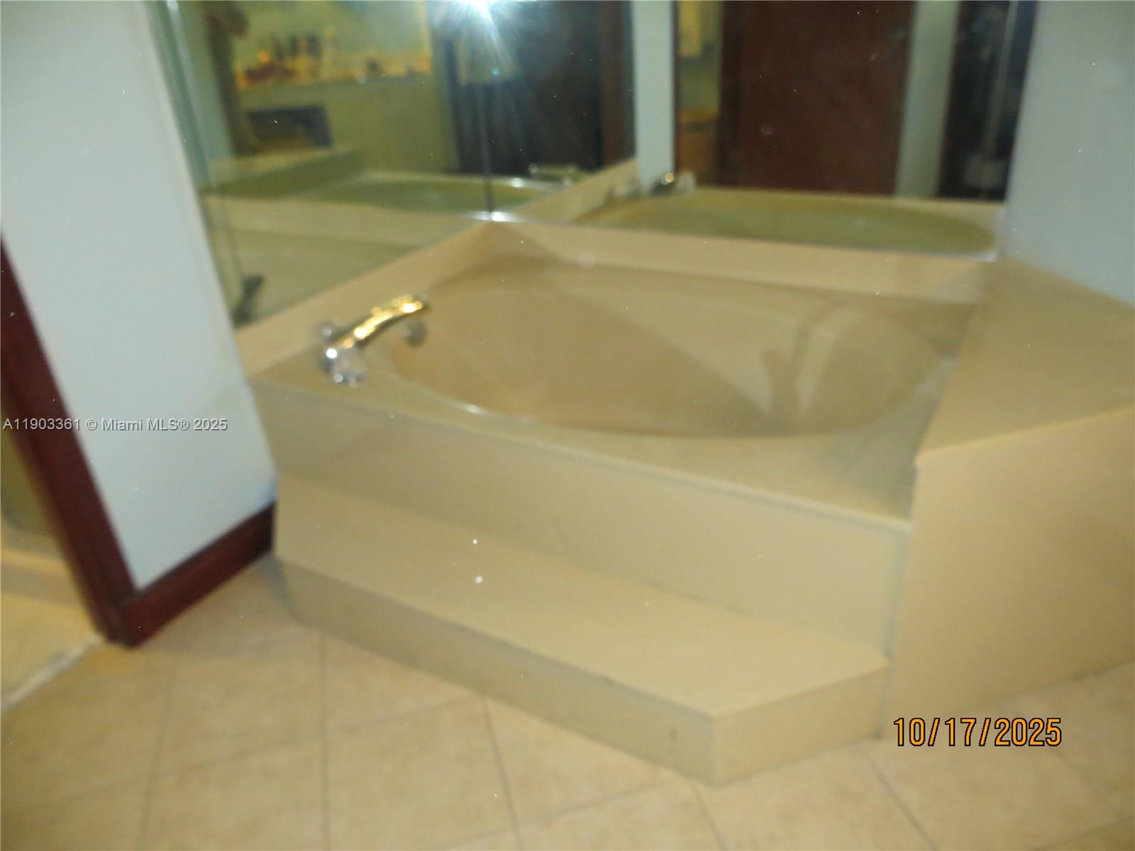 THE MANSIONS - Residential