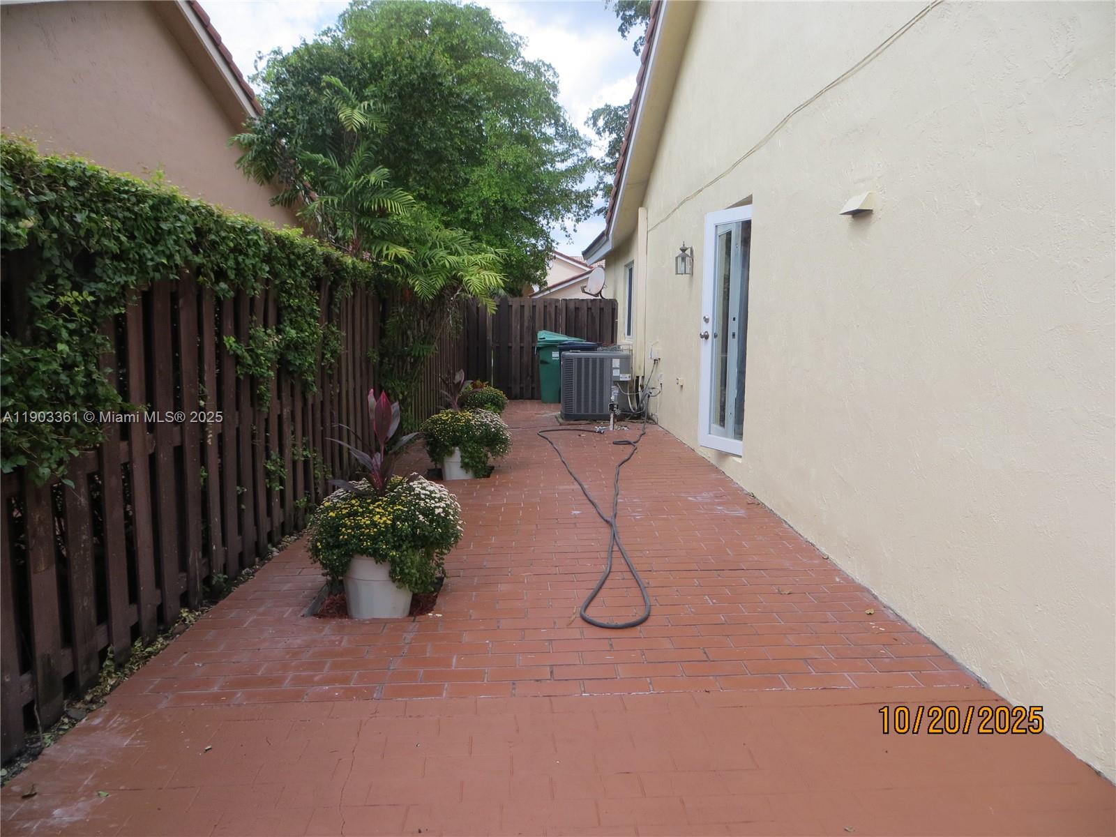 THE MANSIONS - Residential