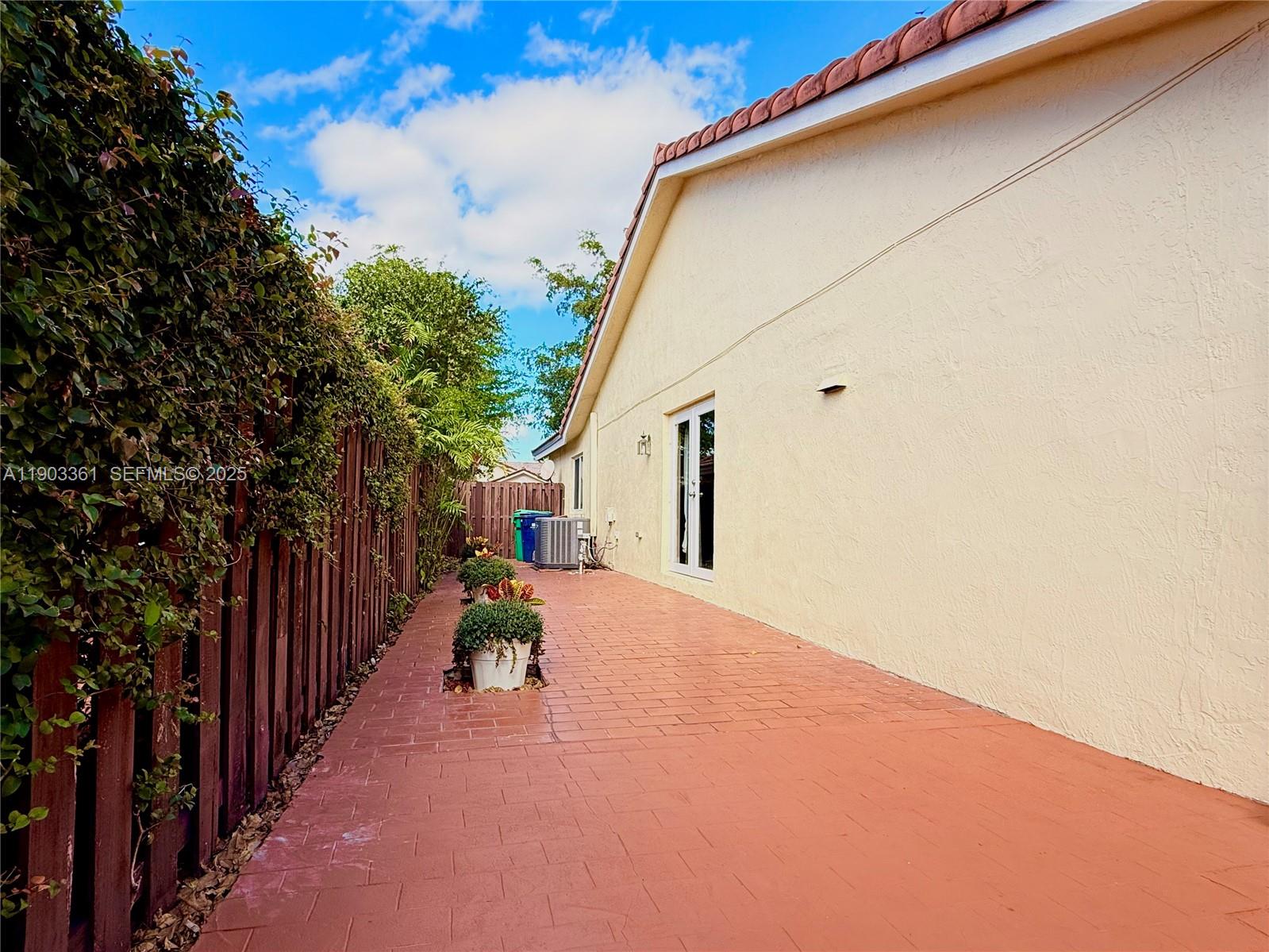 THE MANSIONS - Residential