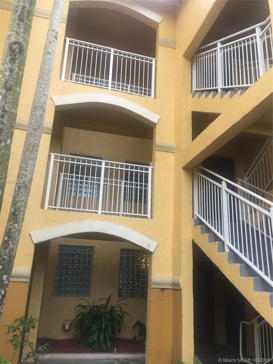 Great investment opportunity. Lake front condo 2/2, ceramic tile floor and laminate in the bedrooms. Beautiful community with great amenities. Excellent location near shopping and schools.