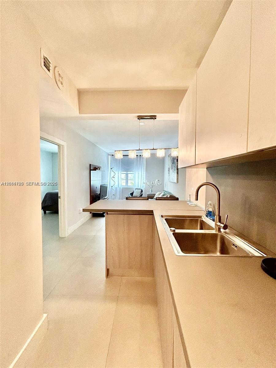 THE DECOPLAGE CONDO - Residential Lease