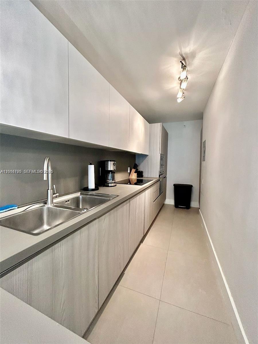 THE DECOPLAGE CONDO - Residential Lease