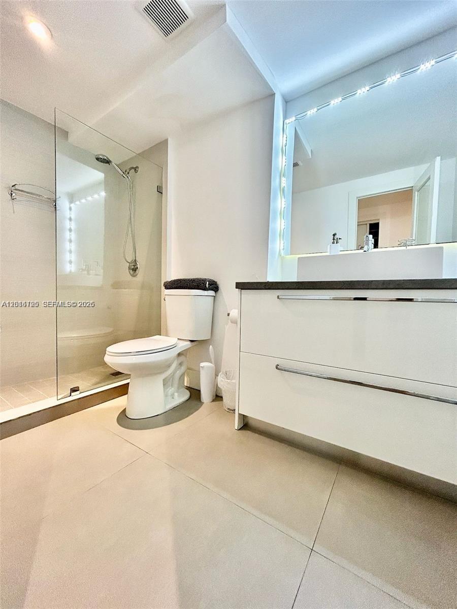 THE DECOPLAGE CONDO - Residential Lease