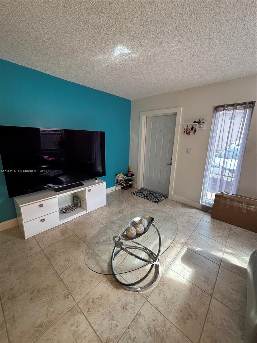 2348 W 68th St 6-1