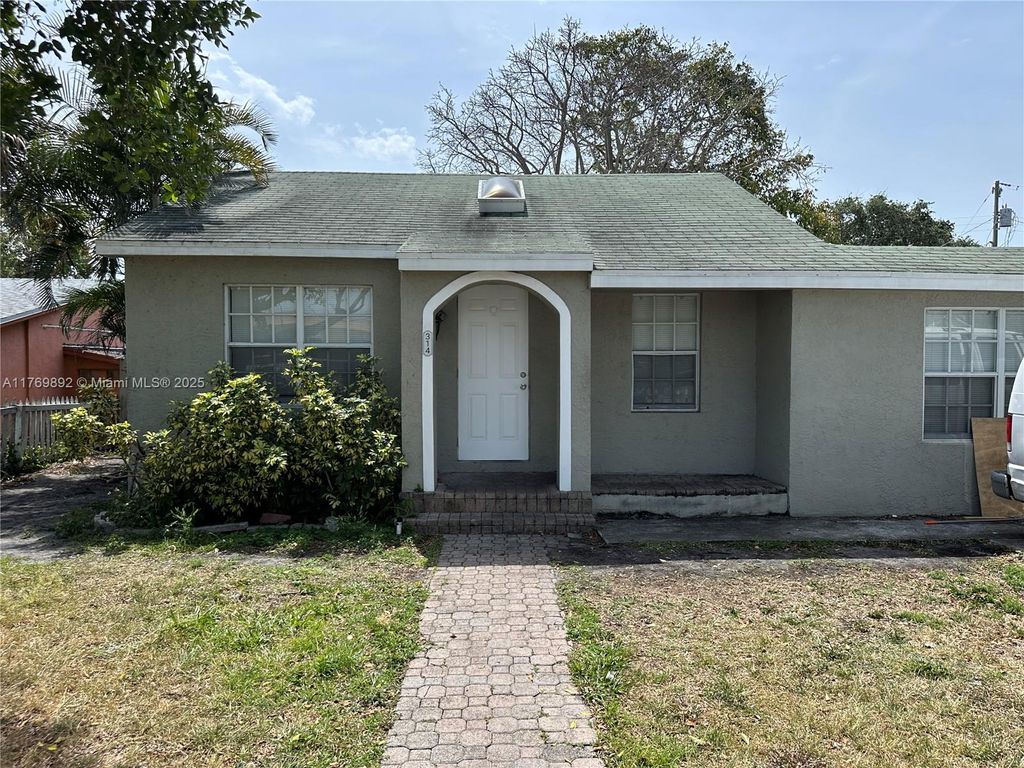 Photo of 314 Minnesota St, Lantana, FL 33462 (MLS # A11769892)