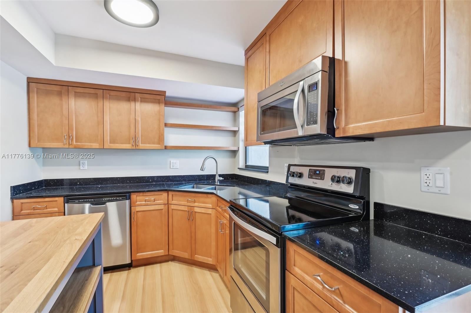 VALENCIA TOWNHOUSE CONDO - Residential
