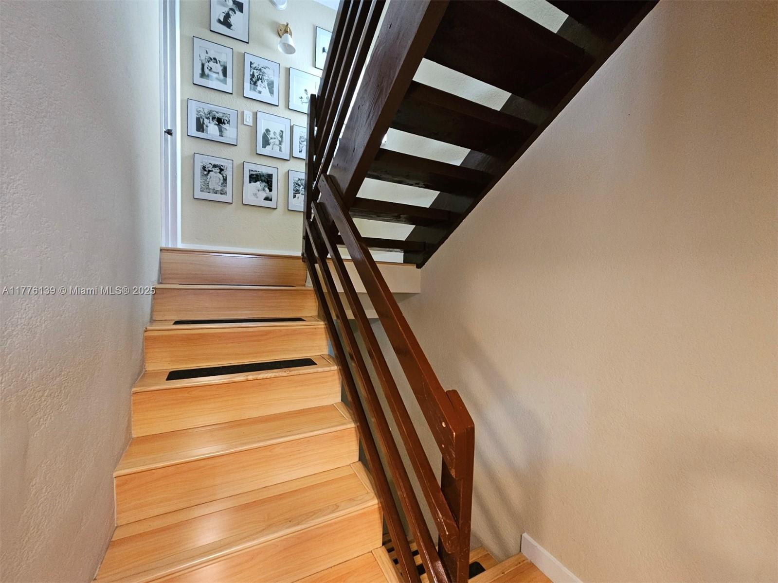 VALENCIA TOWNHOUSE CONDO - Residential
