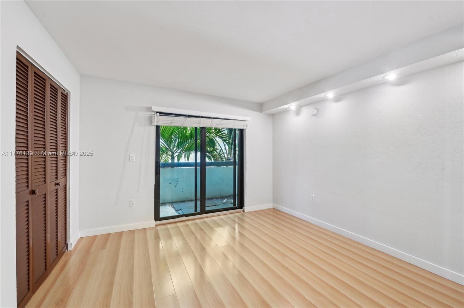 VALENCIA TOWNHOUSE CONDO - Residential