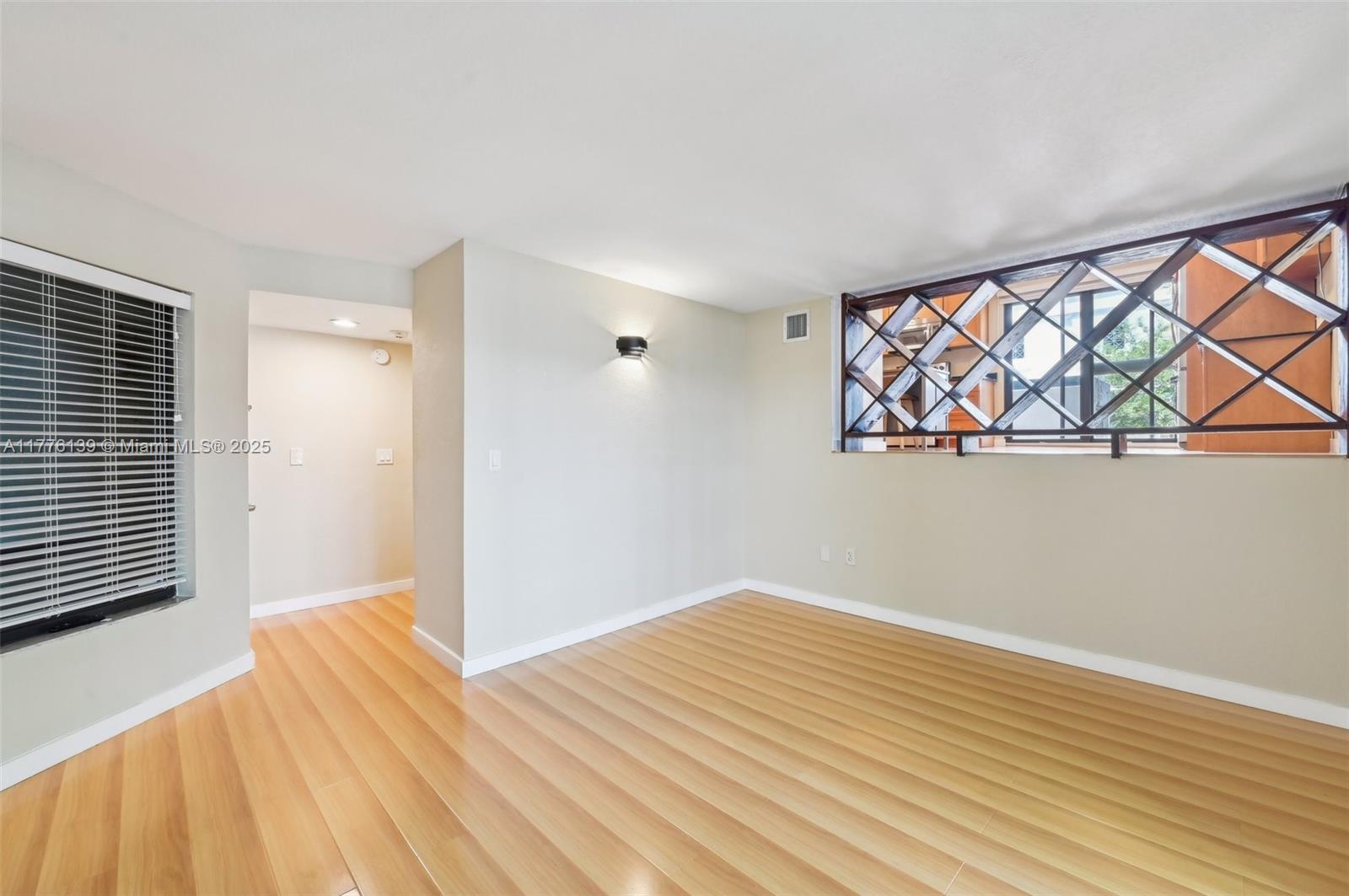 VALENCIA TOWNHOUSE CONDO - Residential