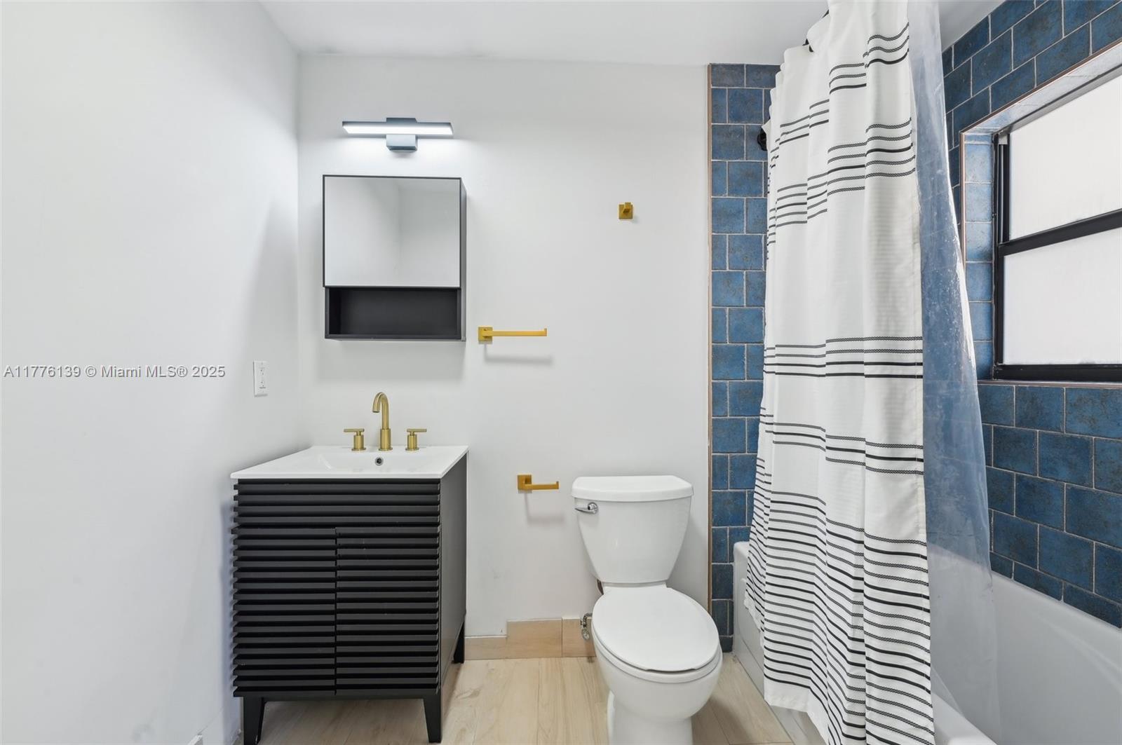 VALENCIA TOWNHOUSE CONDO - Residential