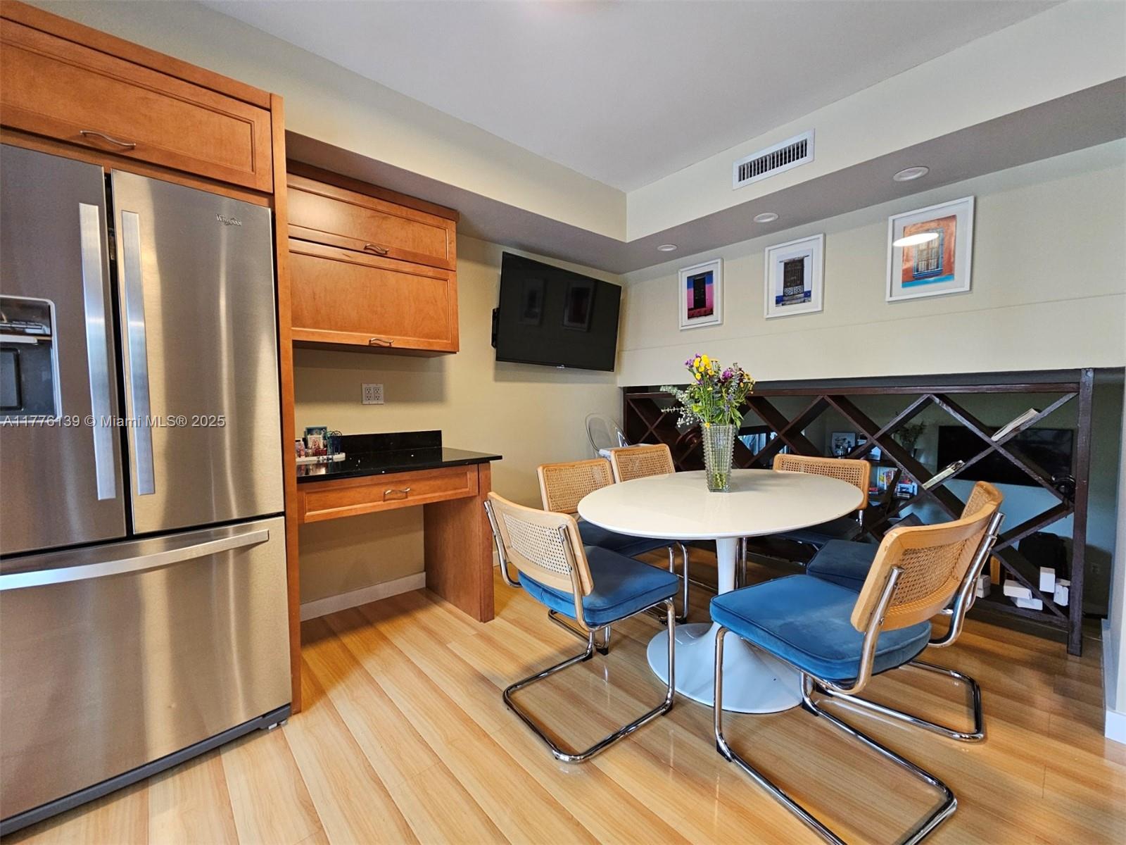 VALENCIA TOWNHOUSE CONDO - Residential