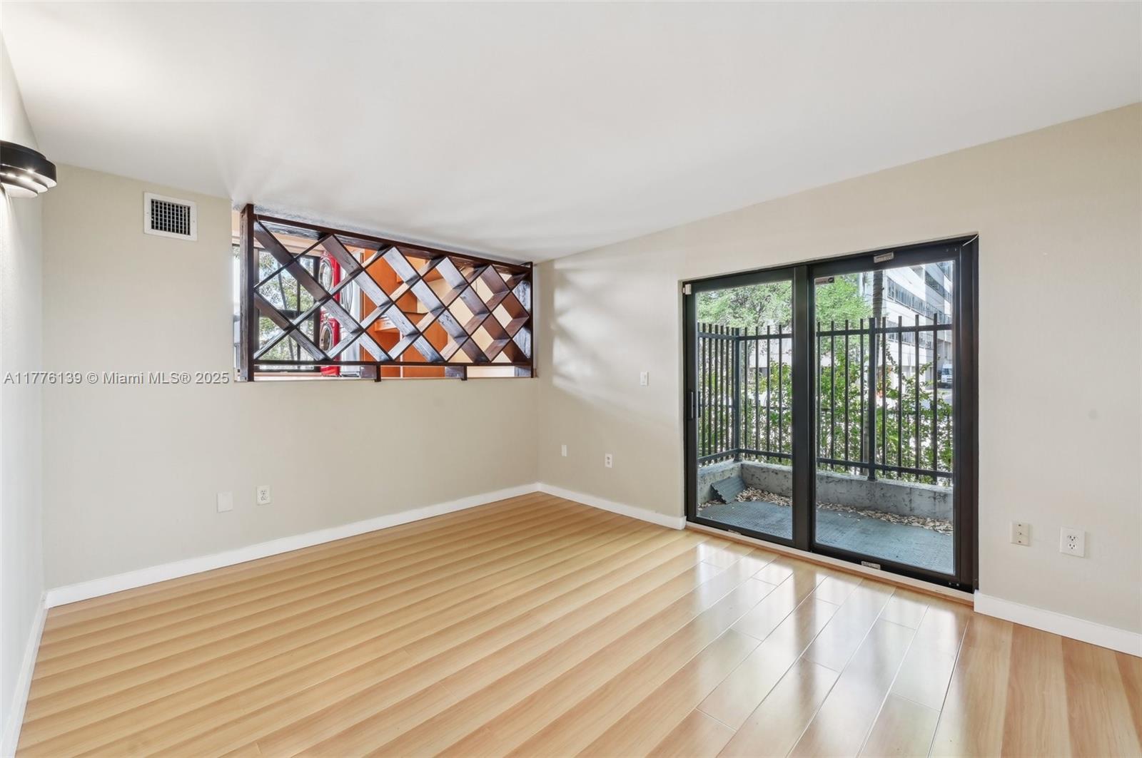 VALENCIA TOWNHOUSE CONDO - Residential