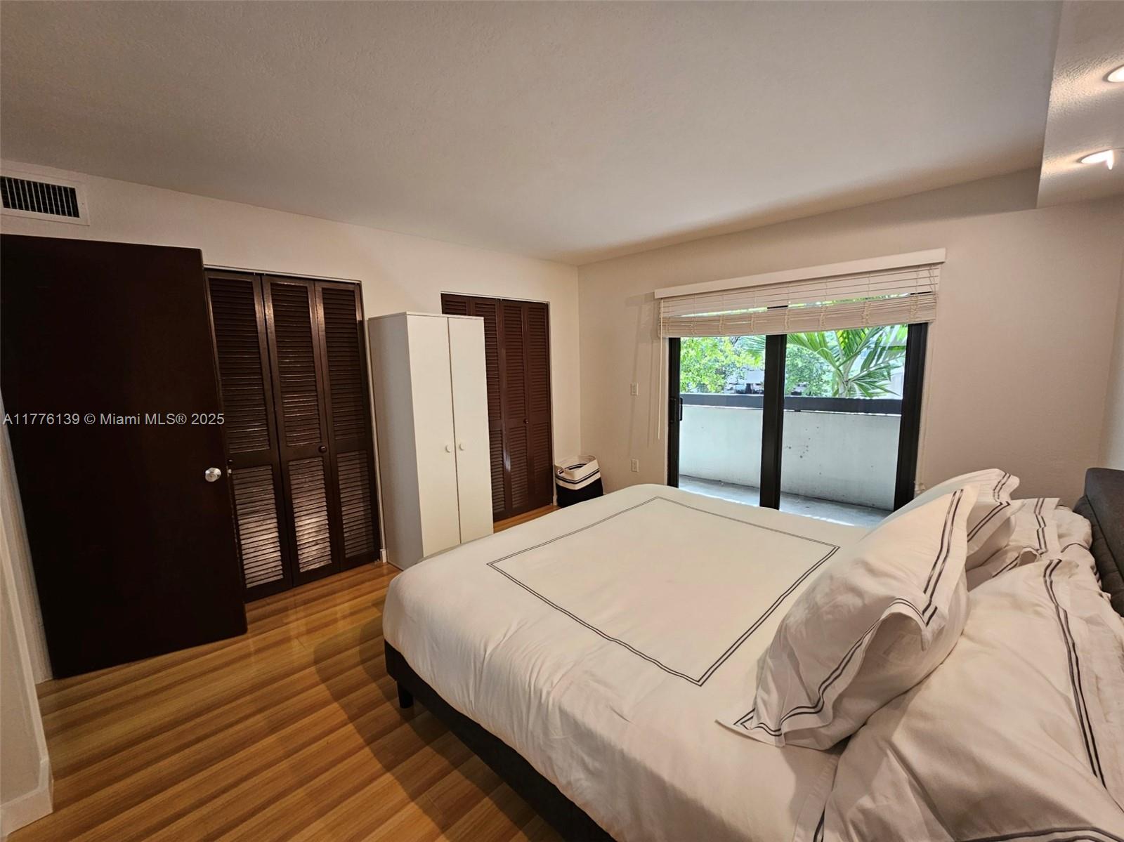 VALENCIA TOWNHOUSE CONDO - Residential
