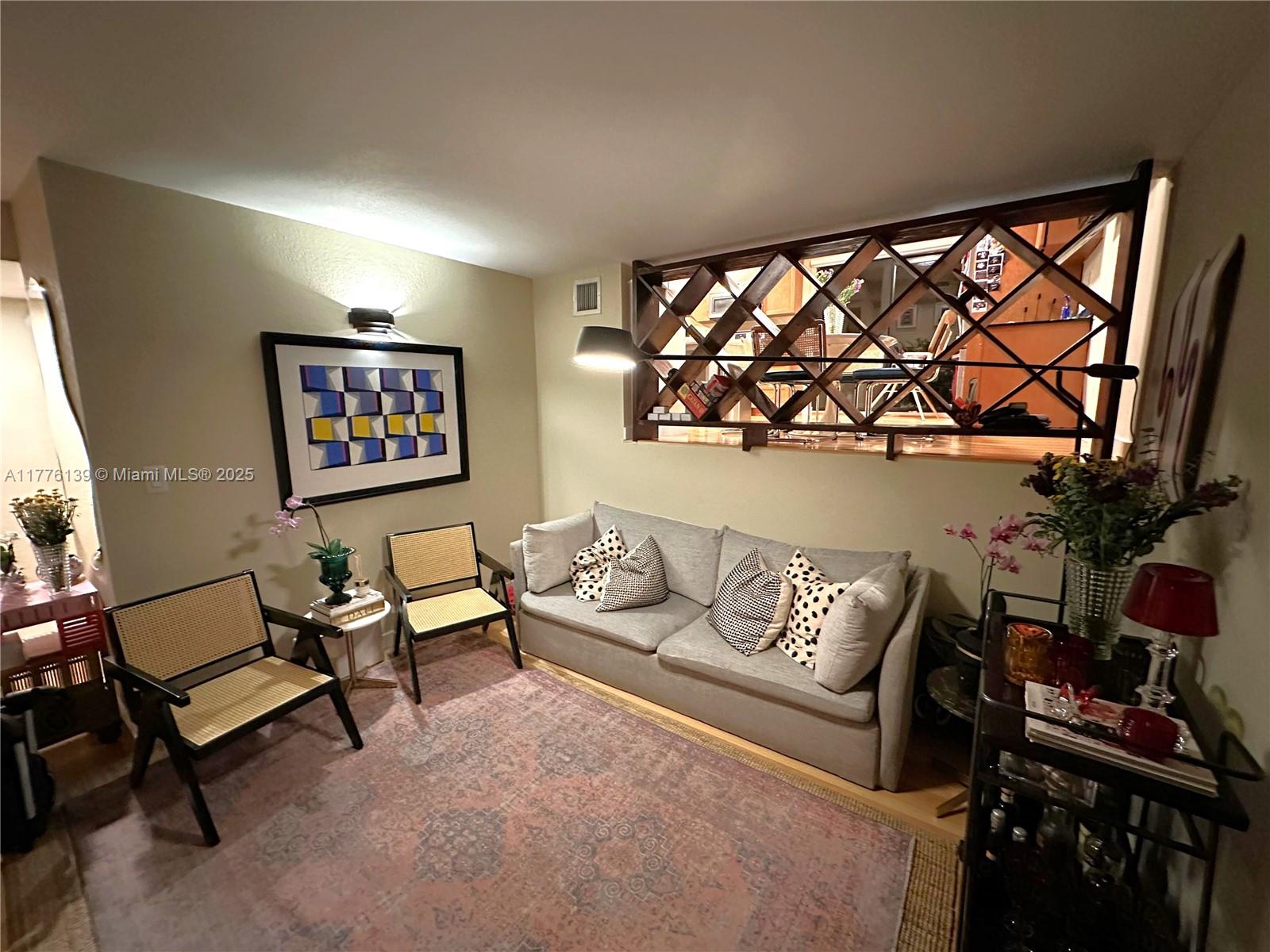 VALENCIA TOWNHOUSE CONDO - Residential