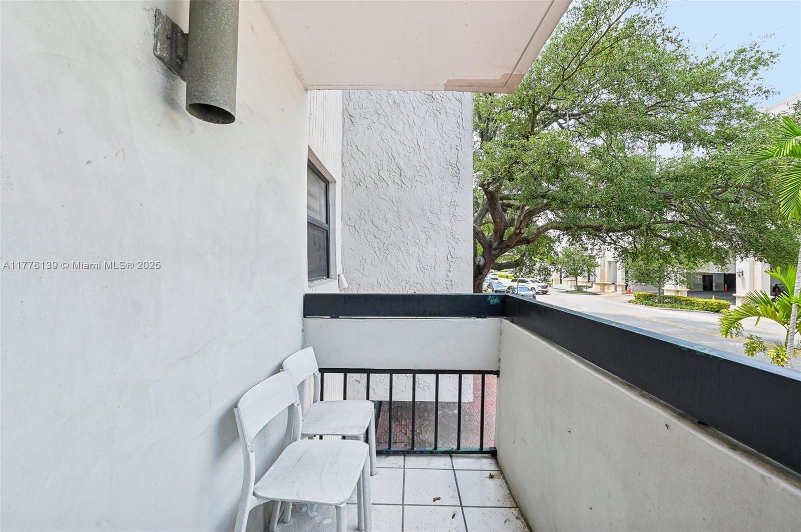 VALENCIA TOWNHOUSE CONDO - Residential