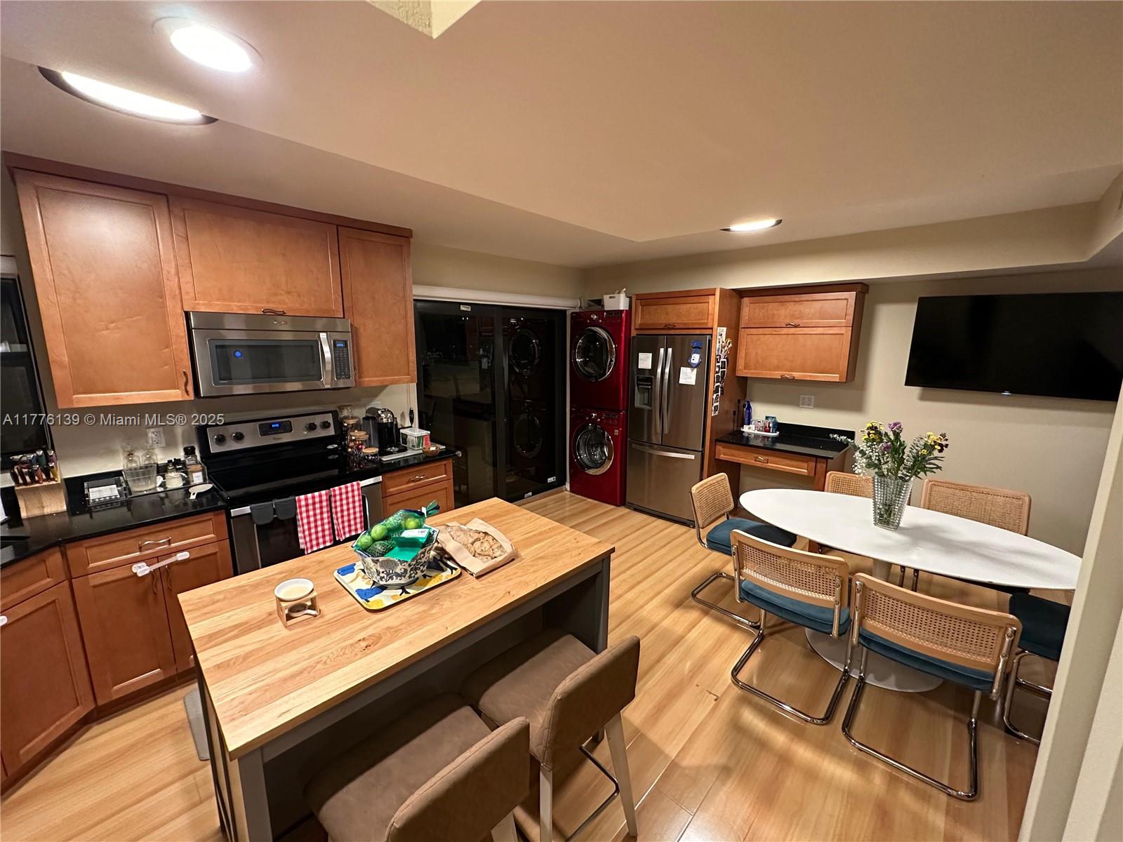 VALENCIA TOWNHOUSE CONDO - Residential