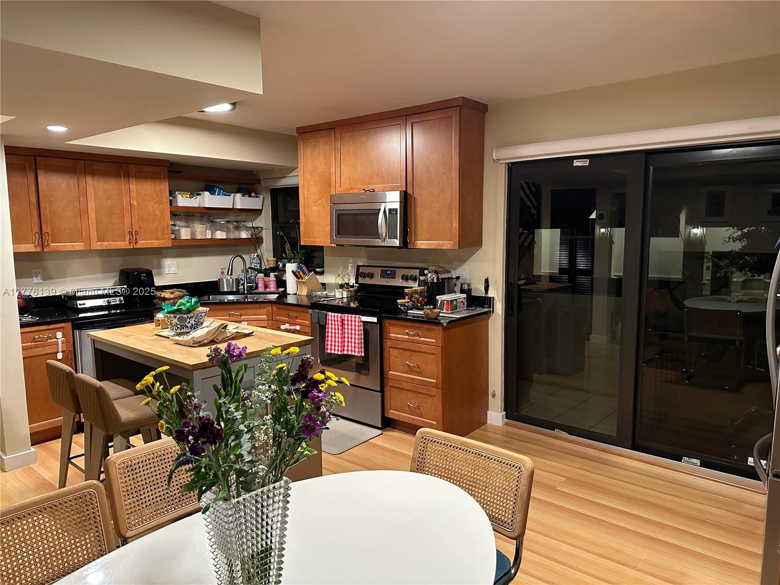 VALENCIA TOWNHOUSE CONDO - Residential